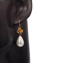 Indlæs billede til gallerivisning Royal Flower Øreringe med Shell Perler
